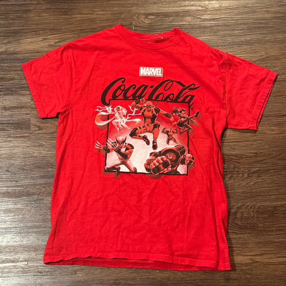 Marvel x Coca-Cola Superheroes collab Graphic T-Shirt – Size M